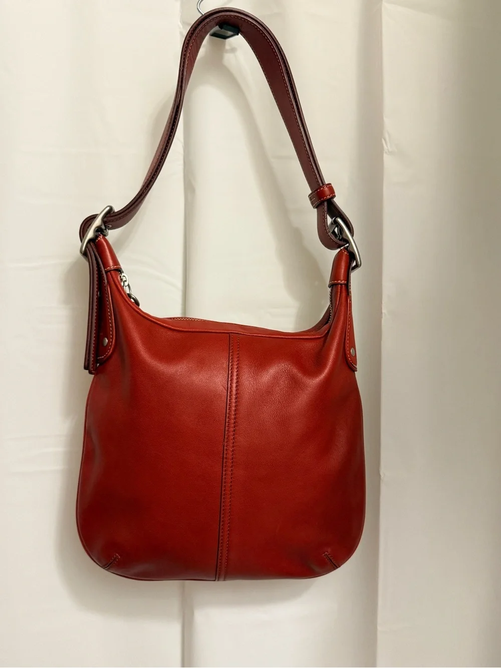 Vintage Coach Red Leather Shoulder Bag - Women
